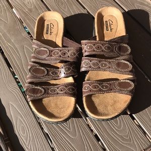 Clarks collection brown Velcro sandals size 8M new